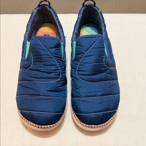 OluKai Ku’i Mino Blue Woman’s Slippers Shoes with Faux Fur, Size 8.